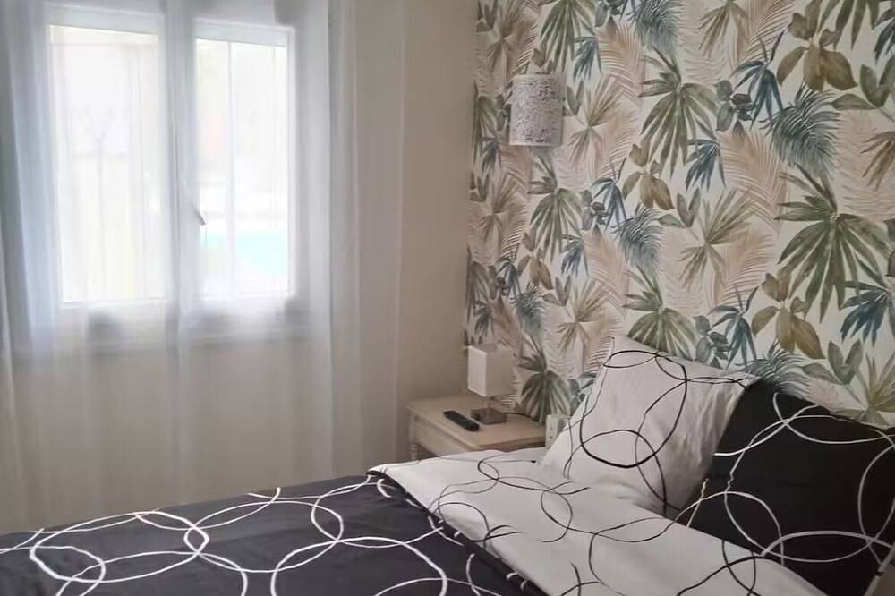 Small air-conditioned house with swimming pool in Eysines, Bordeaux und Umgebung