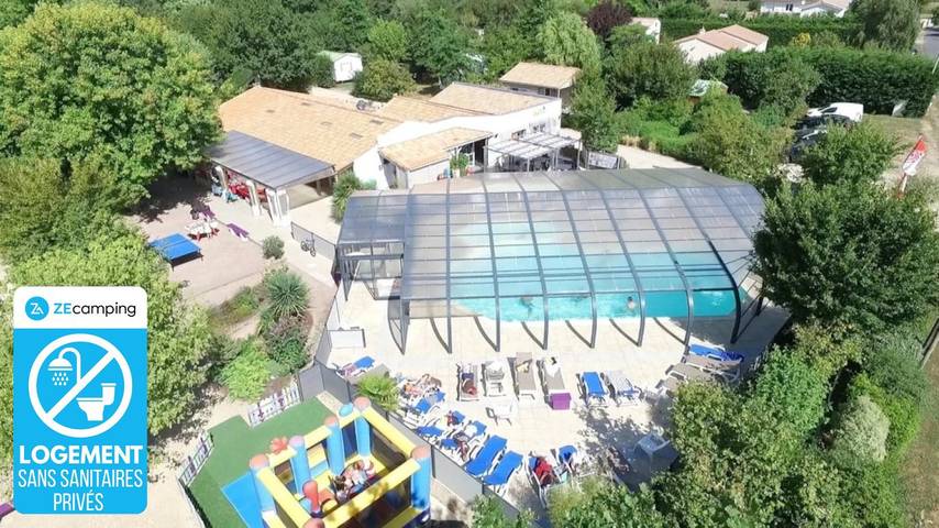 Tente pour 5 personnes, avec jacuzzi ainsi que sauna et bassin pour enfant