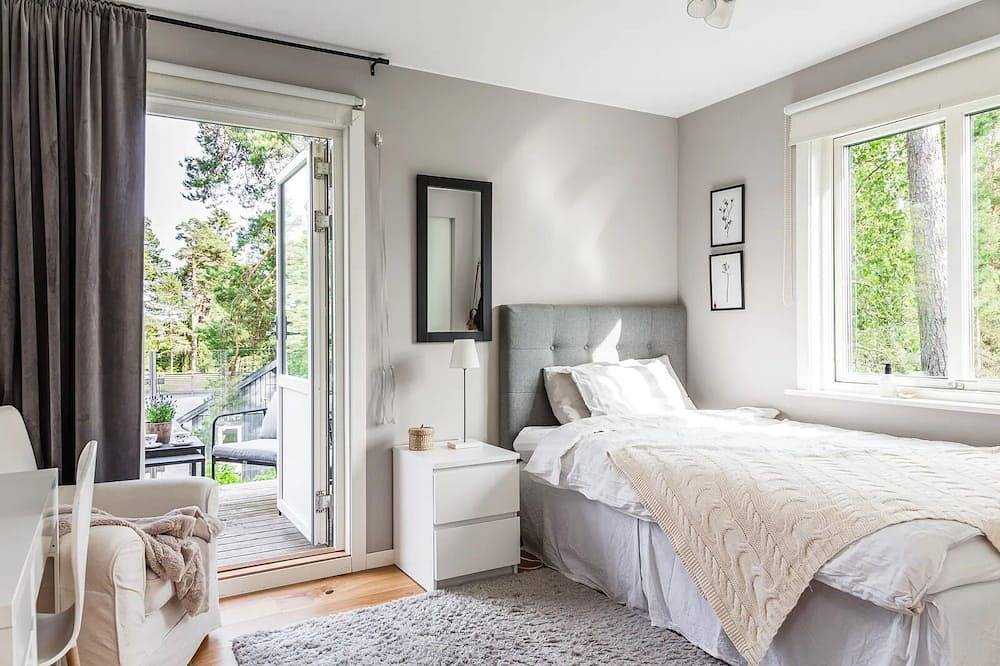 Archipelago Villa With Private Padel court & dock in Mörtnäs, Stockholmer Schärengarten