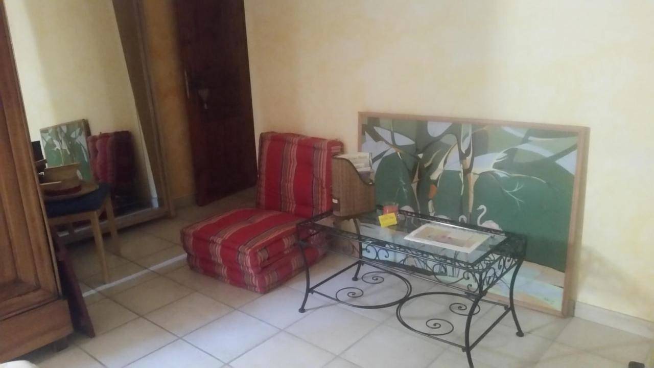 Appartement de vacances entier, Double Room in Le Revest-les-Eaux, Côte méditerranéenne (France)