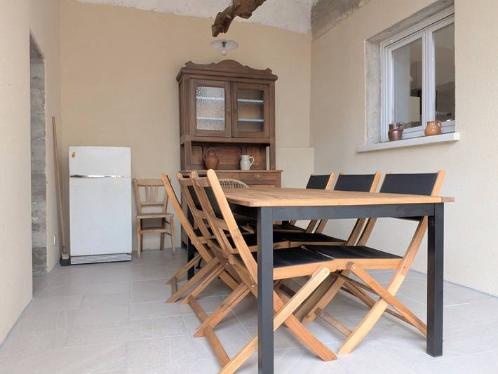 Geräumiges Haus mit überdachter Terrasse und Parkplatz in naturnaher Lage in Méobecq, Châteauroux und Umgebung