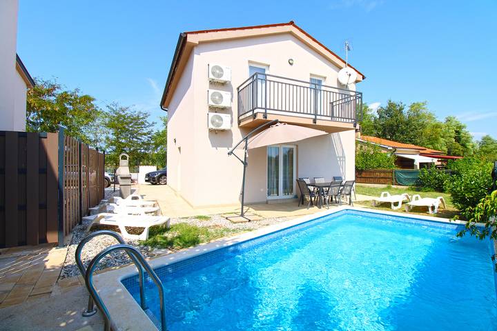 Apartamento para 6 personas, con terraza y piscina en Medulin