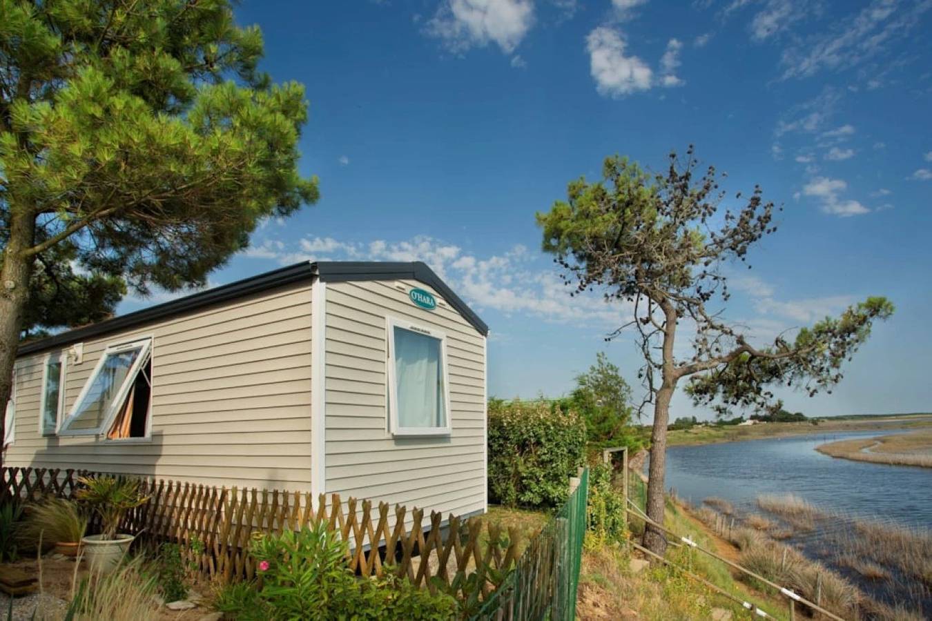 Zecamping 4* animé 2km plage parc aquatique locatif 24m2 in L'Aiguillon-la-Presqu'île, Vendée