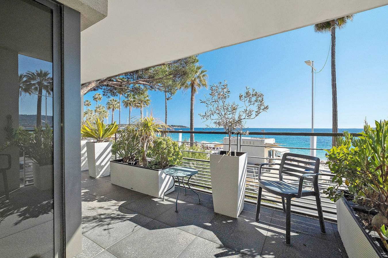 Appartement entier, Juan les Pins front de mer 2P Bay Side in Juan-les-Pins, Antibes