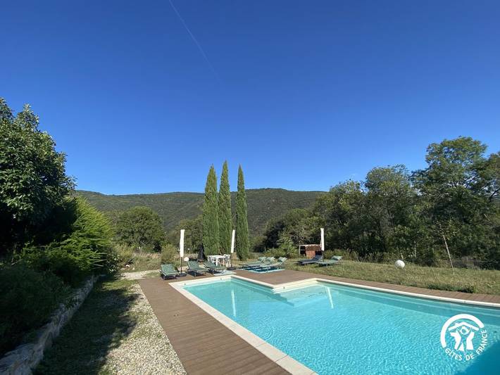 Gîte pour 4 personnes, avec piscine et jardin