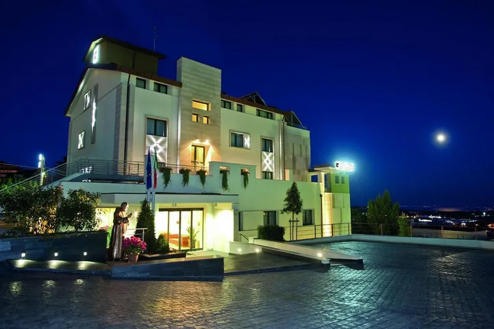 Hotel para 2 personas, con jardín y vistas - 1