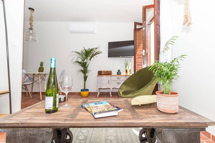 Entire apartment, Mediterrani Studio - The Old Town in Tarragona, Costa Dorada