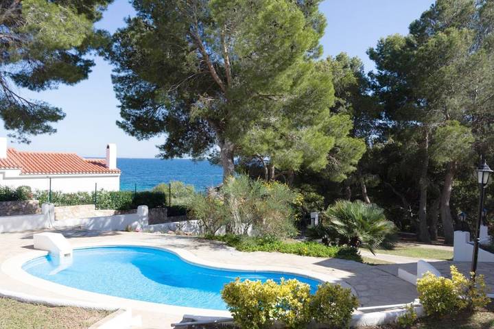 Location de vacances pour 6 personnes, avec vue et jardin ainsi que piscine et terrasse dans Les Tres Cales - 3