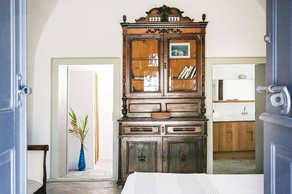 The Red Winehouse | Old winery converted into a stylish villa | close to Oia in Finikia, Santorin