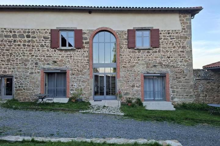 Location de vacances pour 4 personnes, avec jardin dans Saint-Clément-les-Places