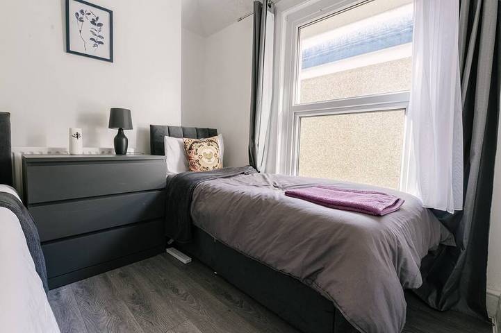 Modernised House Near City Centre & Beach w/Wifi, Parking, Snooker Table & More! in Swansea, Swansea und Umgebung