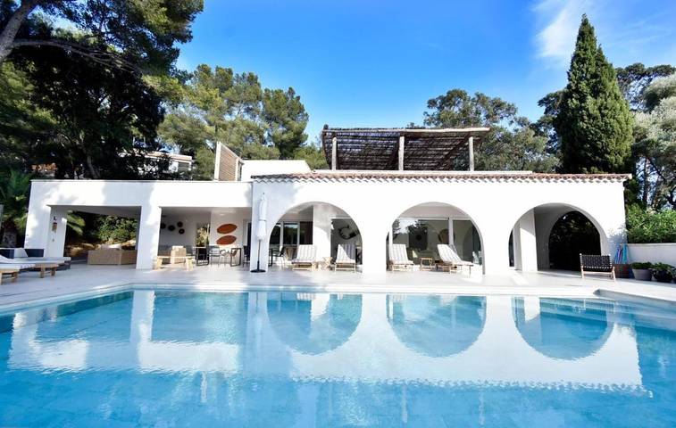 Villa pour 8 personnes, avec vue ainsi que jardin et piscine dans Gigaro