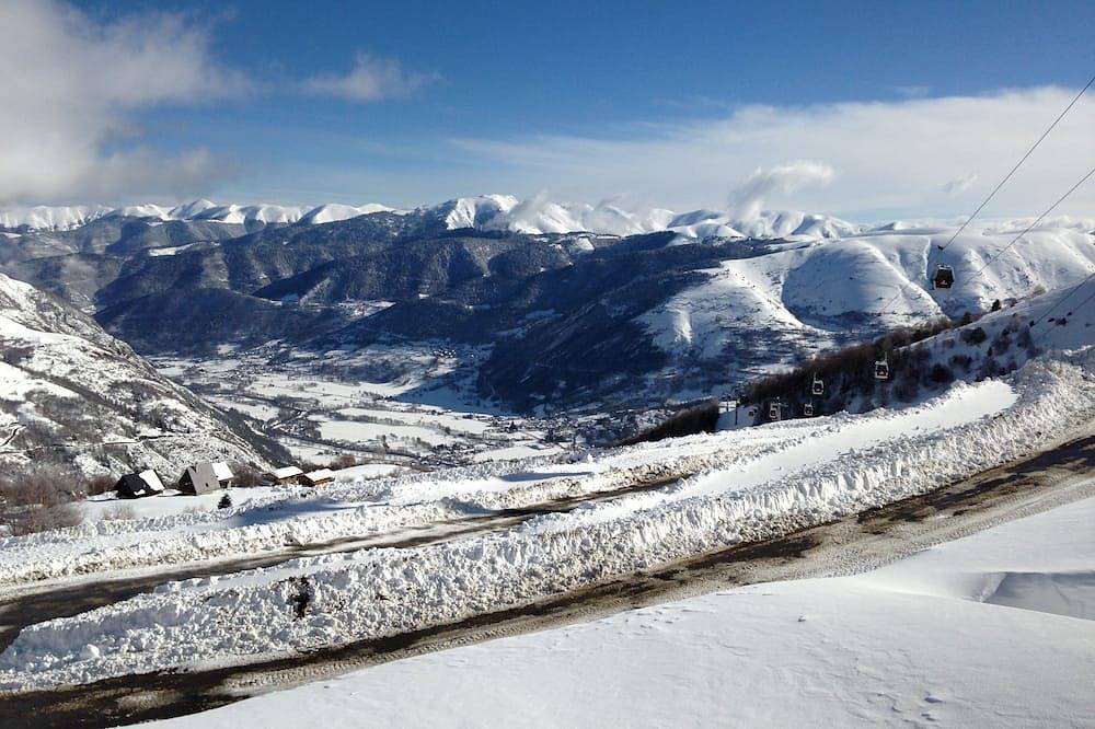 Entire apartment, Beautiful Studio (27 m2) Saint Lary Soulan, 200m from the Pistes, classified 2 * : 4 pers in Vignec, Pyrenees National Park