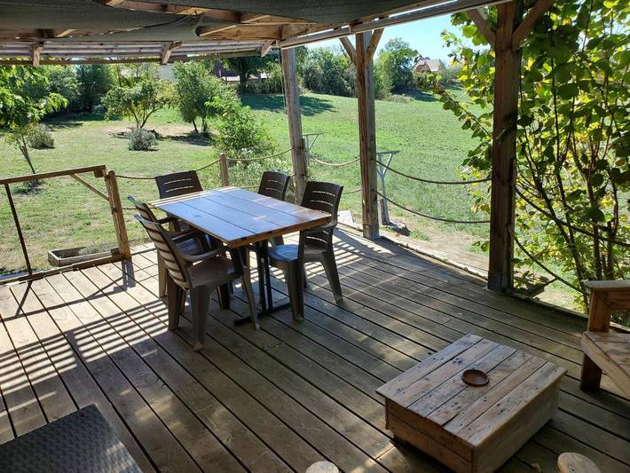 Gîte pour 4 personnes, avec Balcon et Terrasse ainsi que Jardin et Vue à Causse-et-Diège