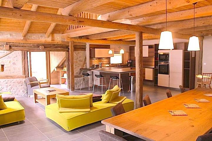 Chalet pour 12 personnes, avec jardin et sauna ainsi que balcon et jacuzzi
