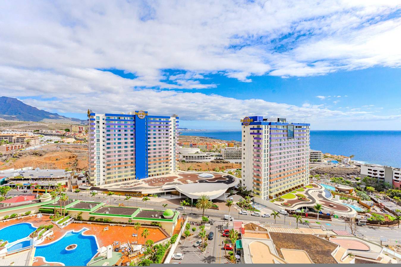 Apartamento entero, Oceanview Paradise 2Br: High-Speed Wifi & Office  | Walk to Beach & Restaurants | Costa Adeje in Moncloa-Aravaca, Madrid