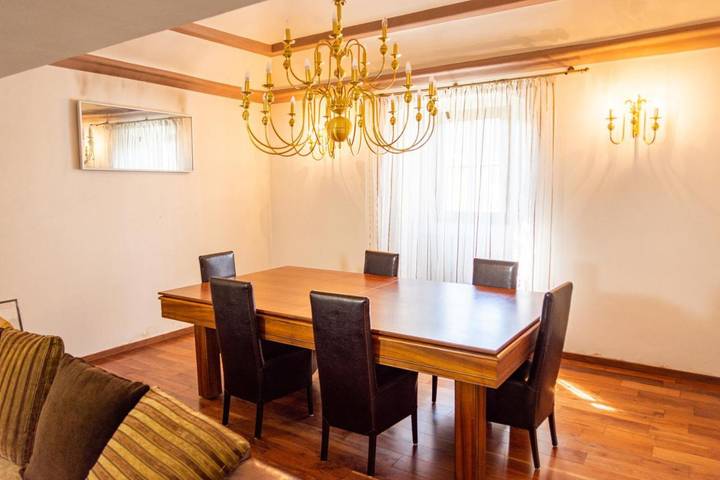 Chalet para 12 personas, con jardín y sauna además de terraza y jacuzzi - 1