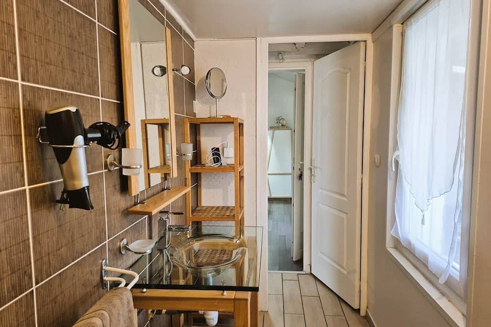 Le Clos des Pradals - Gîte La Treille: Mountain View, Private Terrace & Wi-Fi in Banat, Tarascon-sur-Ariège