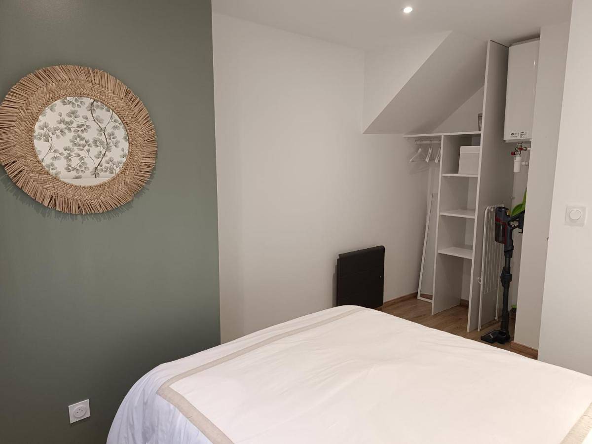 Appartement entier, One-Bedroom Apartment in Le Mayet-de-Montagne, Région de Vichy