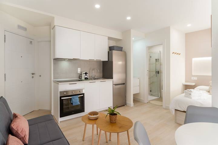 Entire studio, La Cala Home - Cala Sol – Bright Upper-Floor Studio Steps from the Beach in Playa de La Cala - El Torreón (Mijas), Mijas