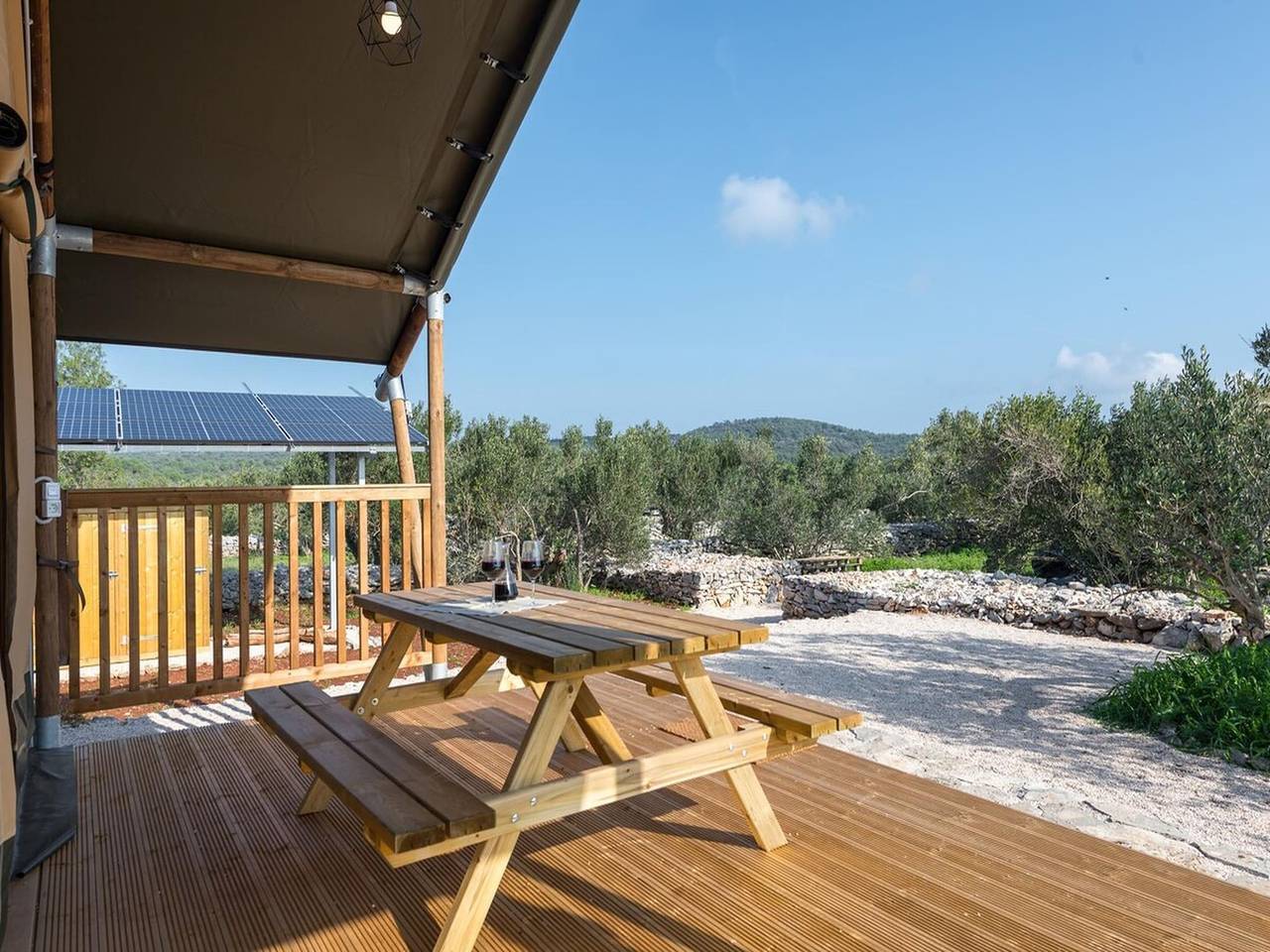 Insel-Glamping für 4 Personen mit Whirlpool in Maslinica, Solta