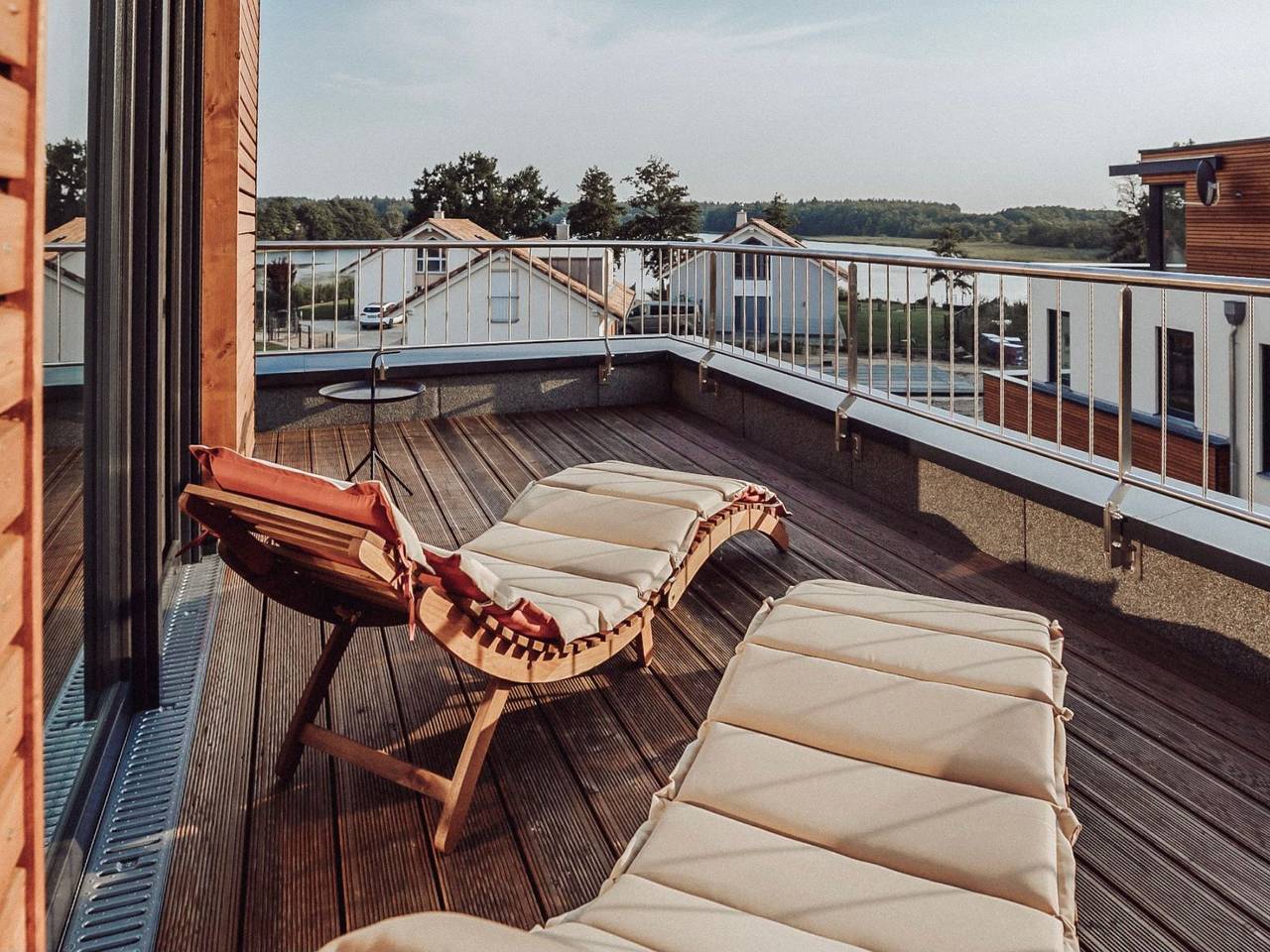 Modernes Ferienhaus mit Sauna, Seeblick, Dachterrasse und Garten in Krakow am See, Mecklenburg Lakes