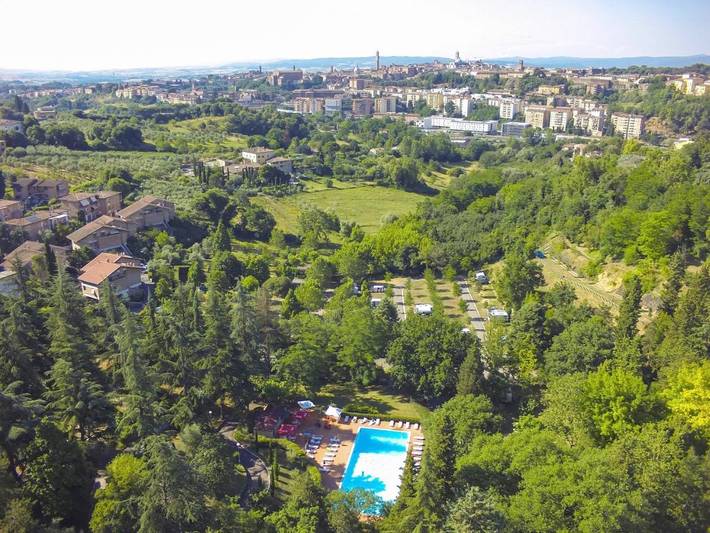 Camping per 2 persone, con Giardino e Piscina a Siena
