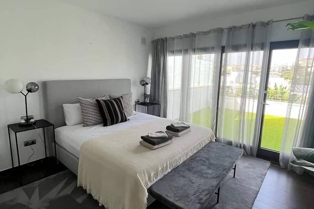 Luxurious villa (4 bedrooms) with heated pool for vacation and workation in La Cala de Mijas, Mijas