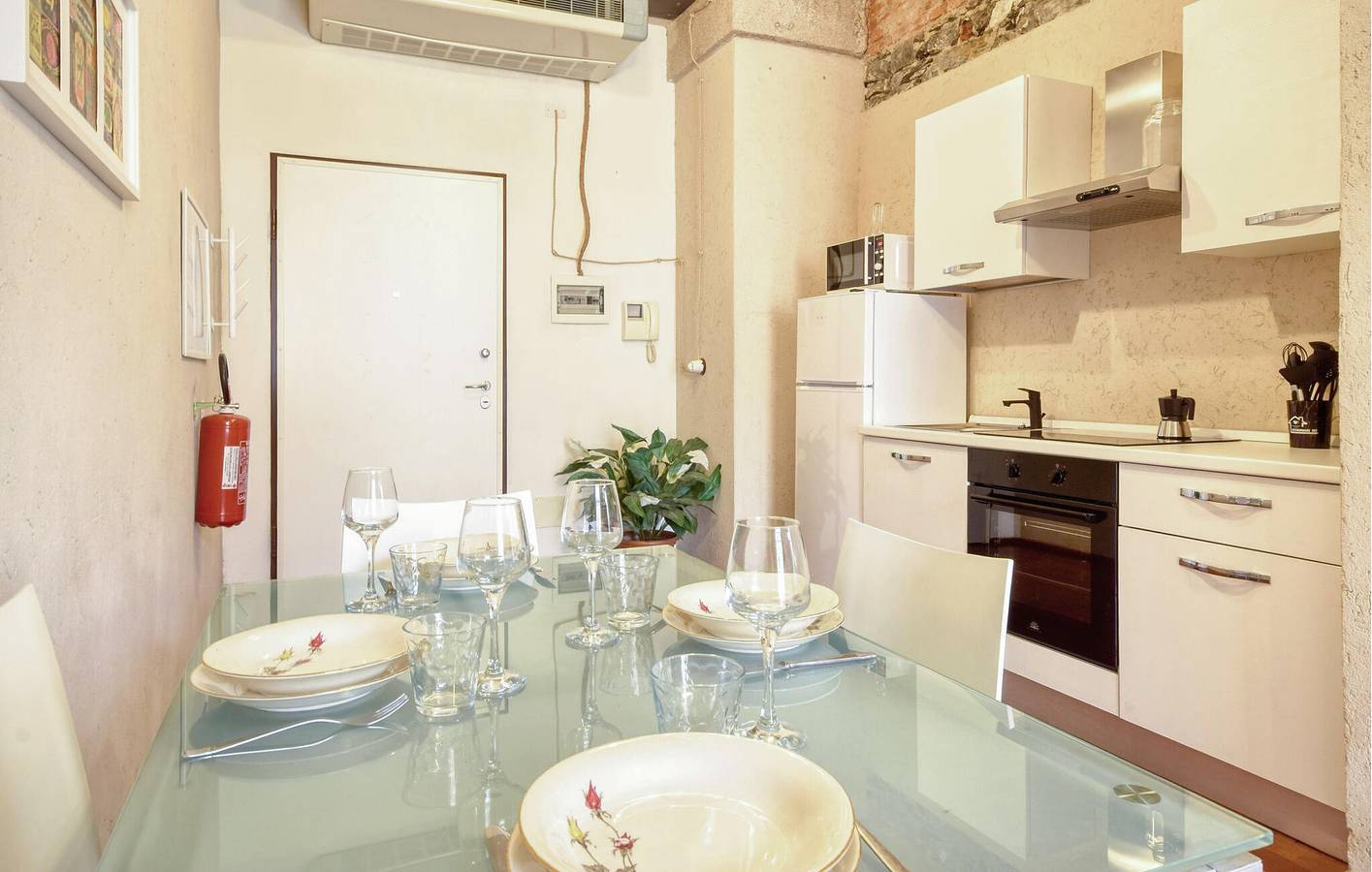 Geheel vakantieappartement, Appartement in Genua met WiFi & AC - 1km van het centrum in Genua (Stad), Genua