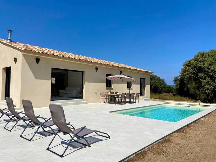 Location de vacances pour 8 personnes, avec jardin ainsi que vue et piscine à Occhiatana - 4