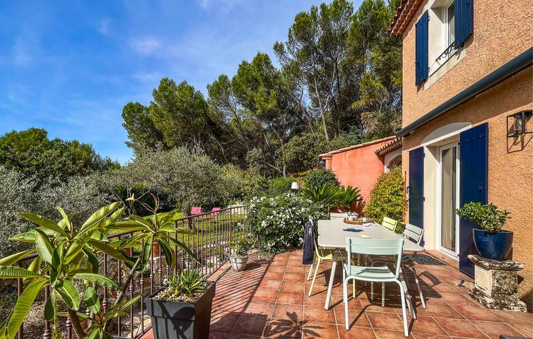 Encantador piso de 2 dormitorios con piscina y terraza cerca del centro de Ventabren in Ventabren, Costa mediterránea (Francia)