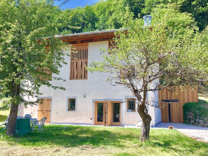 Casa vacanza per 14 persone, con giardino e piscina in Trentino