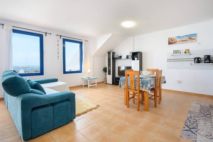 Ganze Wohnung, Ferienwohnung "Mirador del Roque 2" am Meer mit Terrasse, Meerblick und Wlan in Orzola, Haría