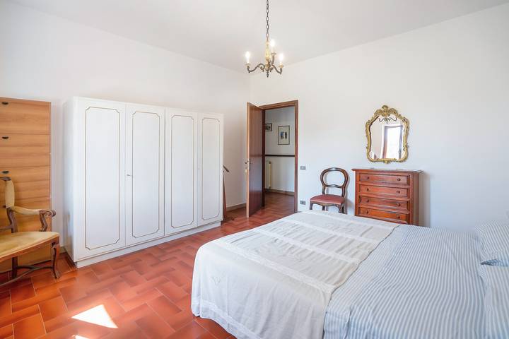 Casa degli Zii Appartamento Letizia con giardino e Wi-Fi in Casano-Dogana-Isola, Luni