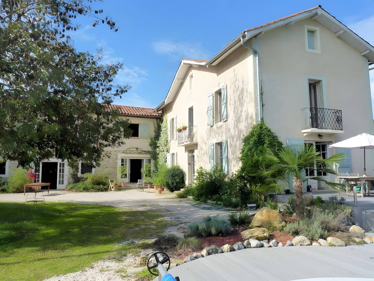 Gite L'aventura : Dans un site privilégié avec vue sur les montagnes in Régades, Haute-Garonne