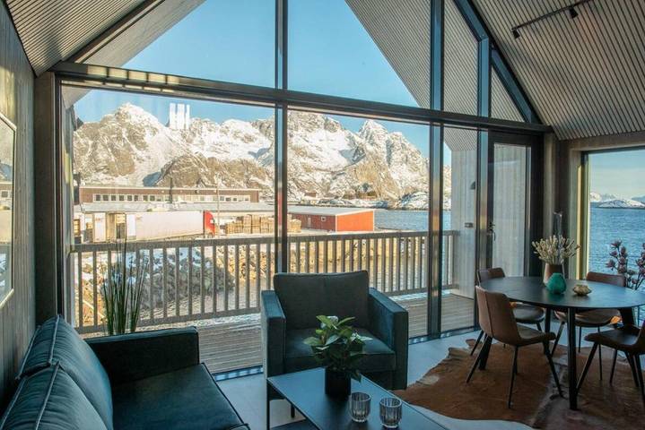 Gîte pour 6 personnes, avec terrasse et vue, animaux acceptés dans Henningsvær