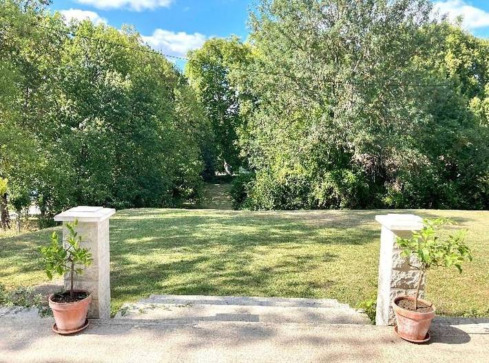 Gîte pour 2 personnes, avec vue ainsi que piscine et jardin à Bourg-Charente - 2