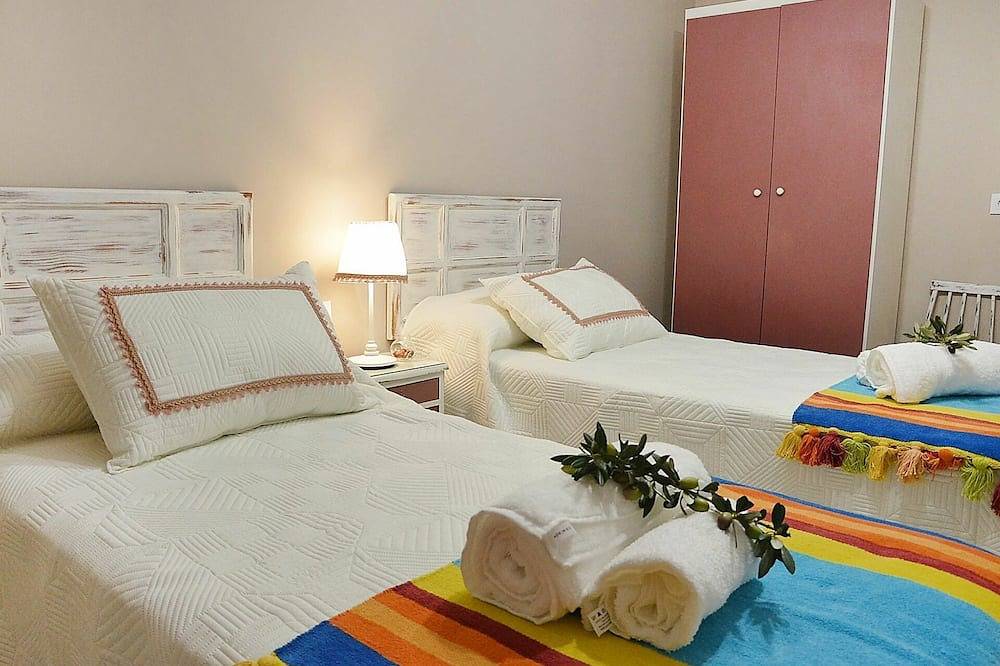 Wonderful private villa for 8 guests with A/C, private pool, Wifi, Tv and patio in Baena, Córdoba Province
