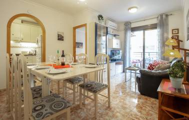 Holiday Apartment for 6 People in Torrevieja Centre, Torrevieja, Photo 2