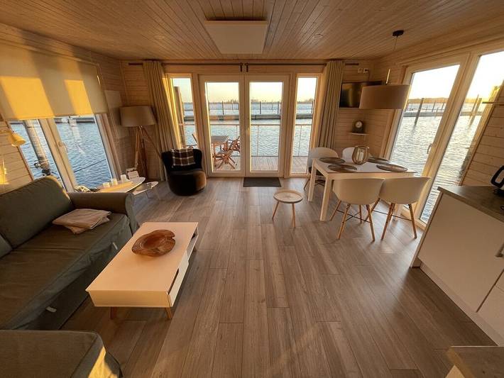 Hausboot für 6 Personen, mit Terrasse in der Mecklenburger Bucht