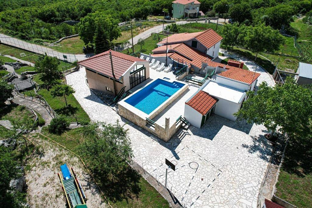 Komfortables Haus mit Terrasse Kotlenice, Zagora K-22219 in Dalmatinisches Zagora