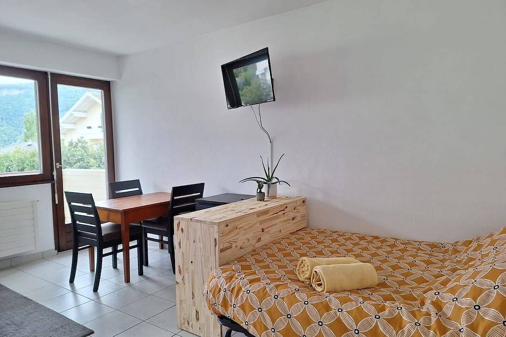 Appartement entier, Studio « Les Cascades » avec vue sur la montagne, balcon et Wi-Fi in Gaillard, Région de Saint-Julien-en-Genevois