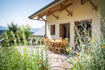 Gîte pour 6 personnes, avec terrasse à Montagnole