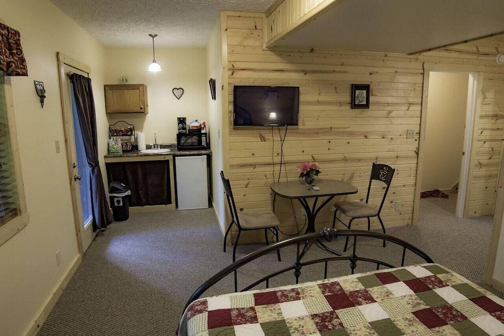 Paare Spring Getaway mit Whirlpool im Freien! in Monroe County (IN)