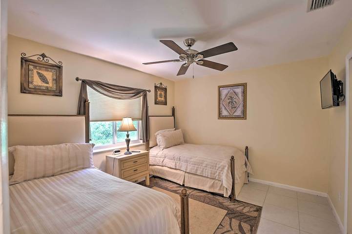 Vacation home for 8 people, with yard in Marco Island