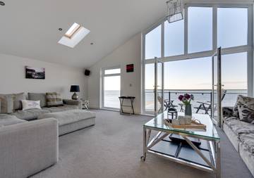 Holiday Home for 10 People in Northumberland Coast, North East England, Photo 1