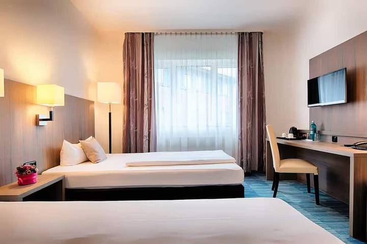 Twin Room Retreat | Garden Views | Minutes to Ruhr Park Shopping in Bochum, Ruhrgebiet