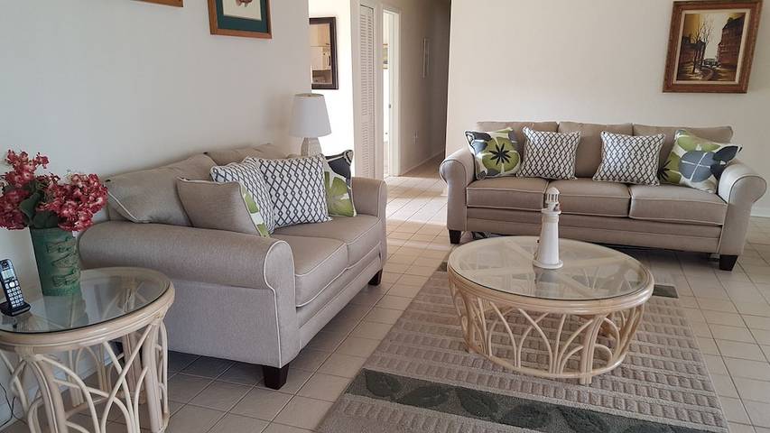 Vacation rental for 6 people, with yard and terrace as well as pool, with pets in Port Charlotte