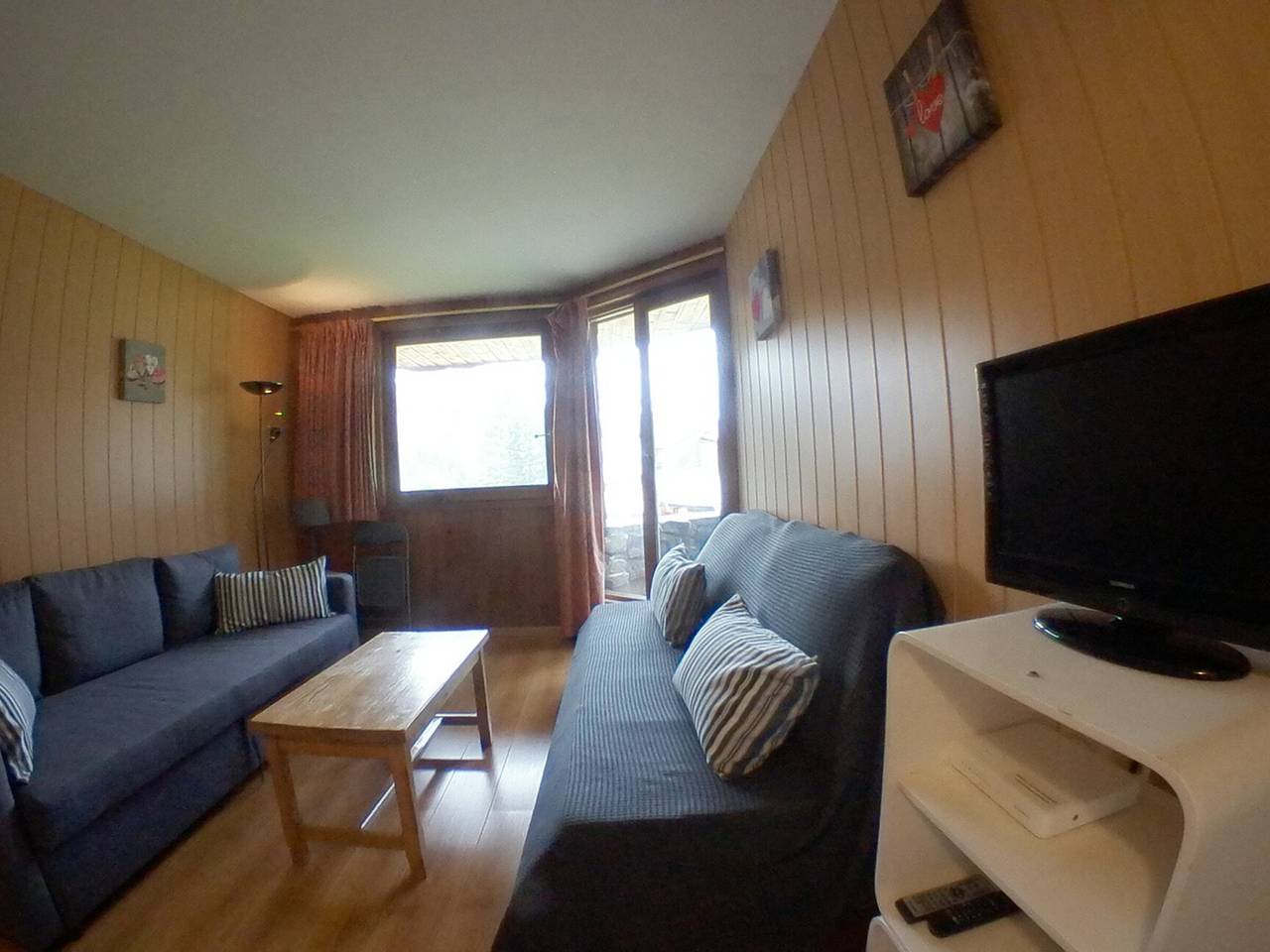 Apartamento entero, Apartamento 4 pers, a pie de pistas, Wifi, balcón, cerca del Village des Enfants in Morzine, Les Portes du Soleil