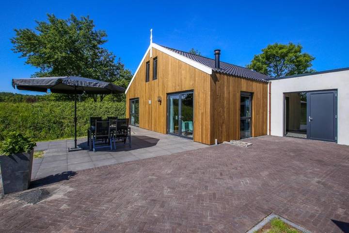 Ferienwohnung für 2 Personen, mit Terrasse und Garten sowie Ausblick